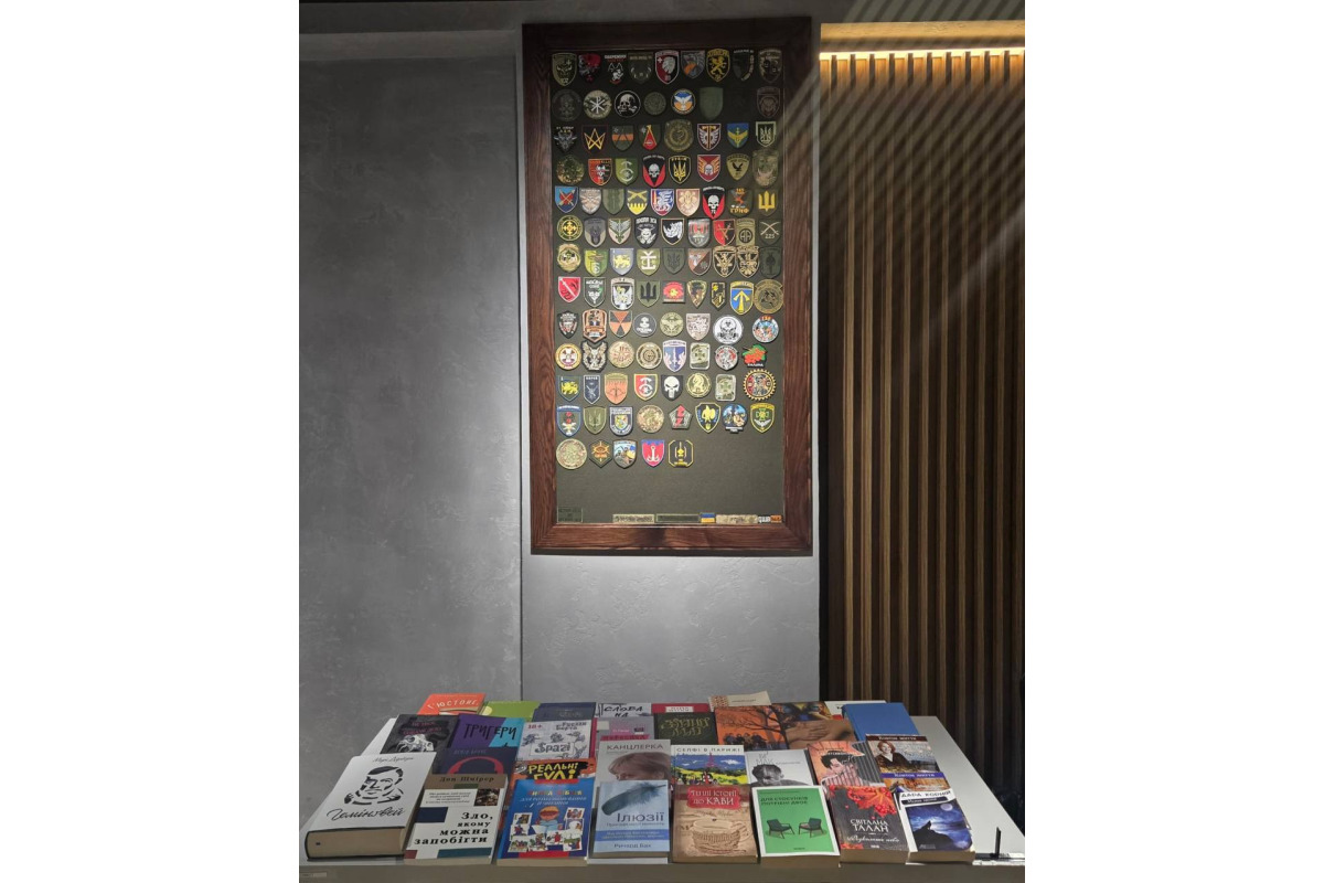 Ірпінському ветеранському простору передали книги від київського ліцею "Ліко"