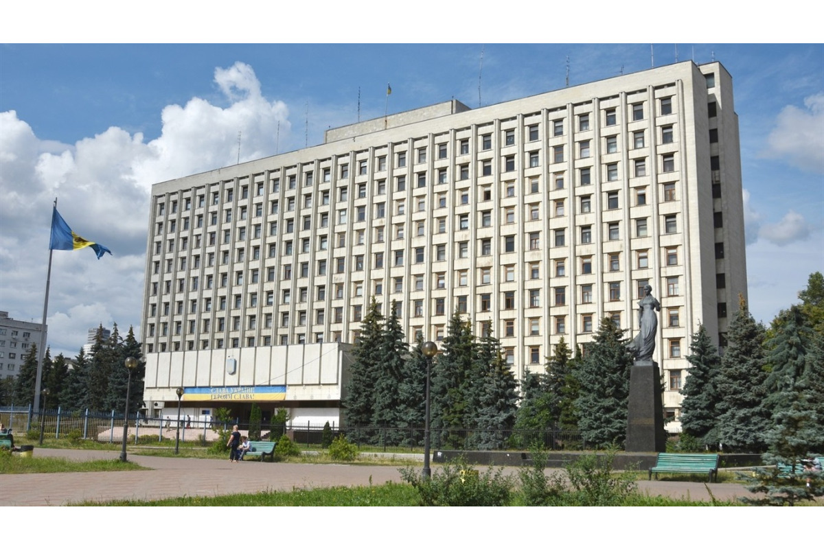 Дехто втік, але більшість працює: чим займаються депутати Київської облради