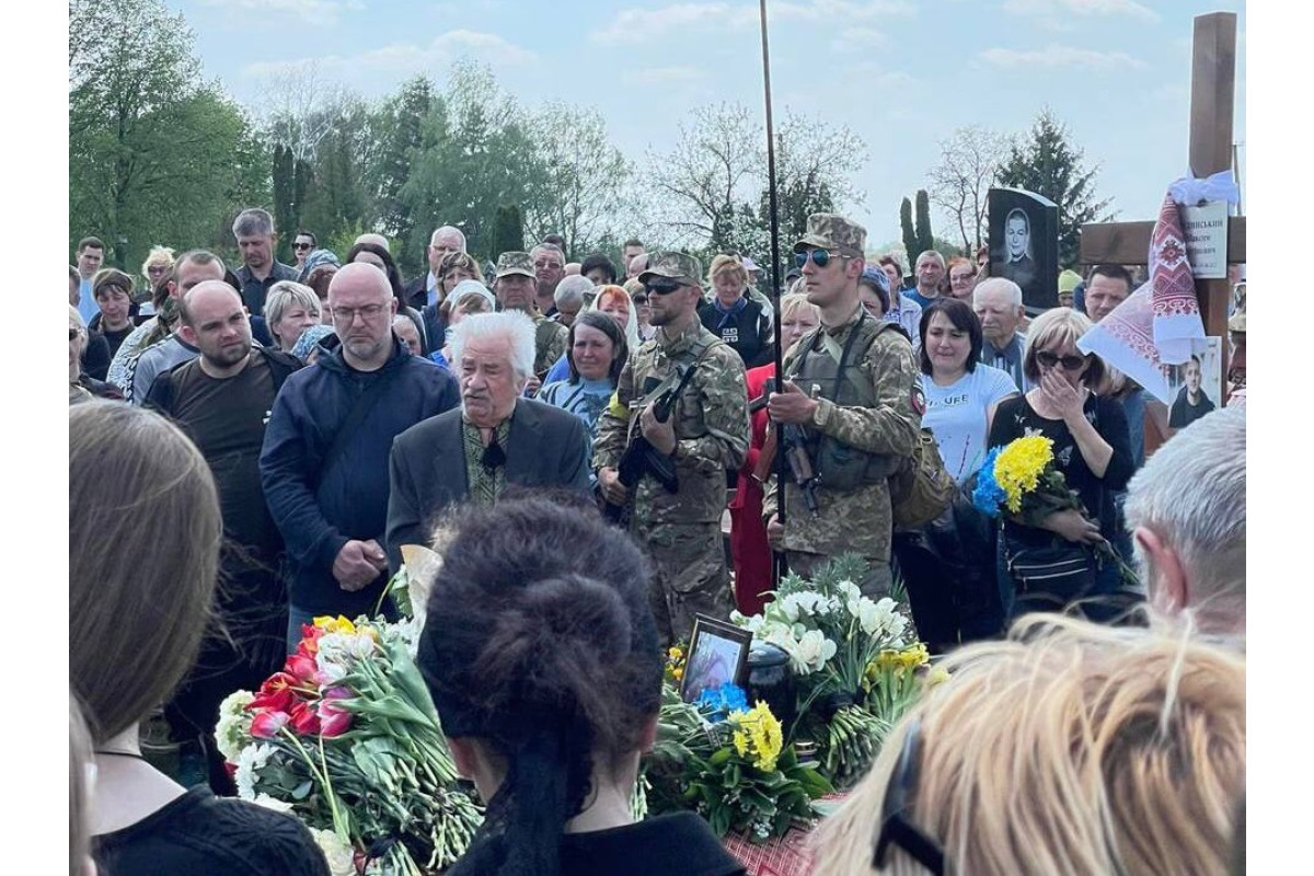 На Білоцерківщині поховали загиблого на війні журналіста Максима Мединського