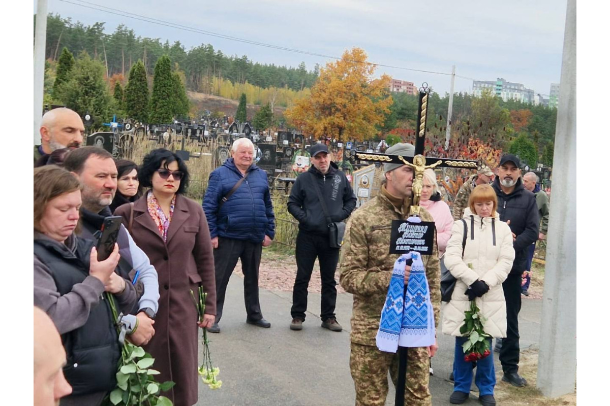 На щиті: Ірпінська громада попрощалася із Захисником Віктором Тищенком