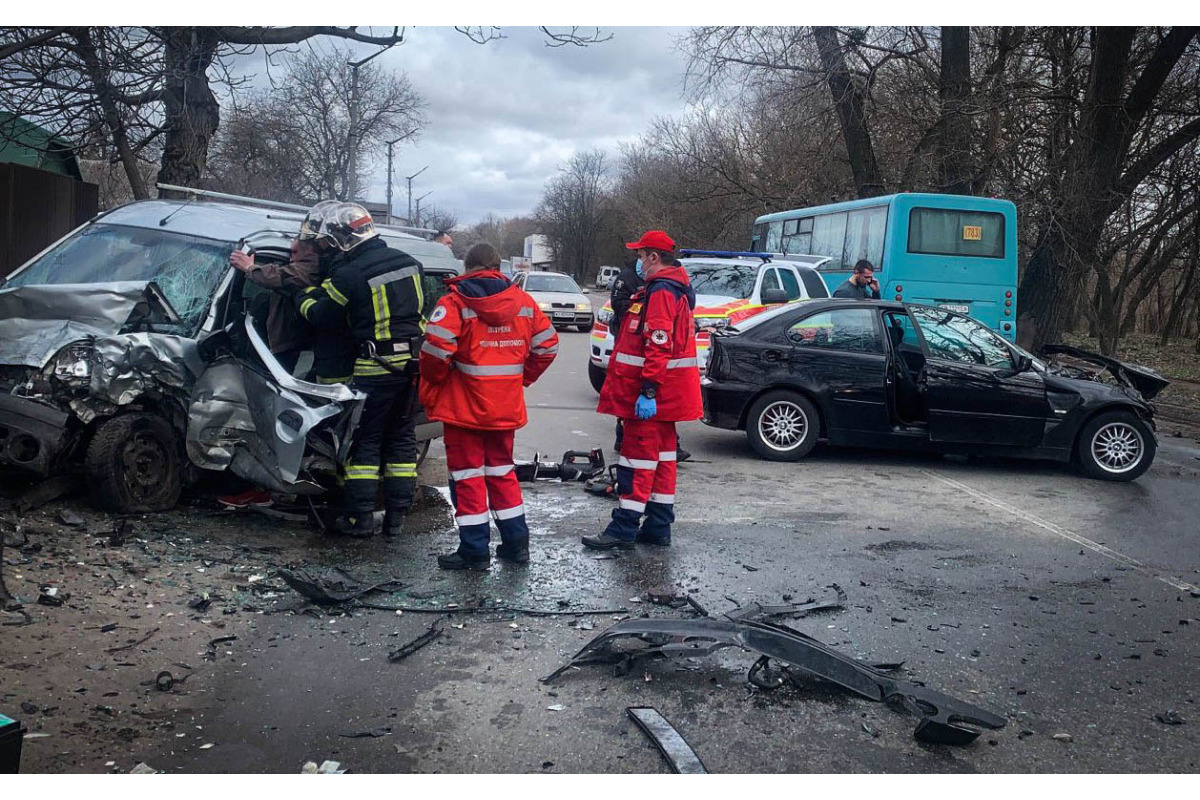 ДТП у Броварах: рятувальники деблокували потерпілих