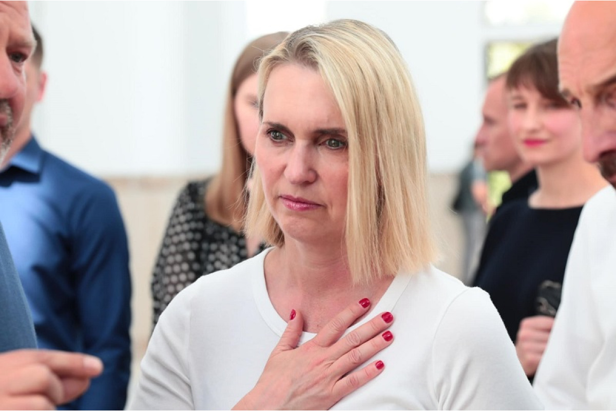 Посол США в Україні оглянула місця масових вбивств та захоронень у Бучі (ФОТО)