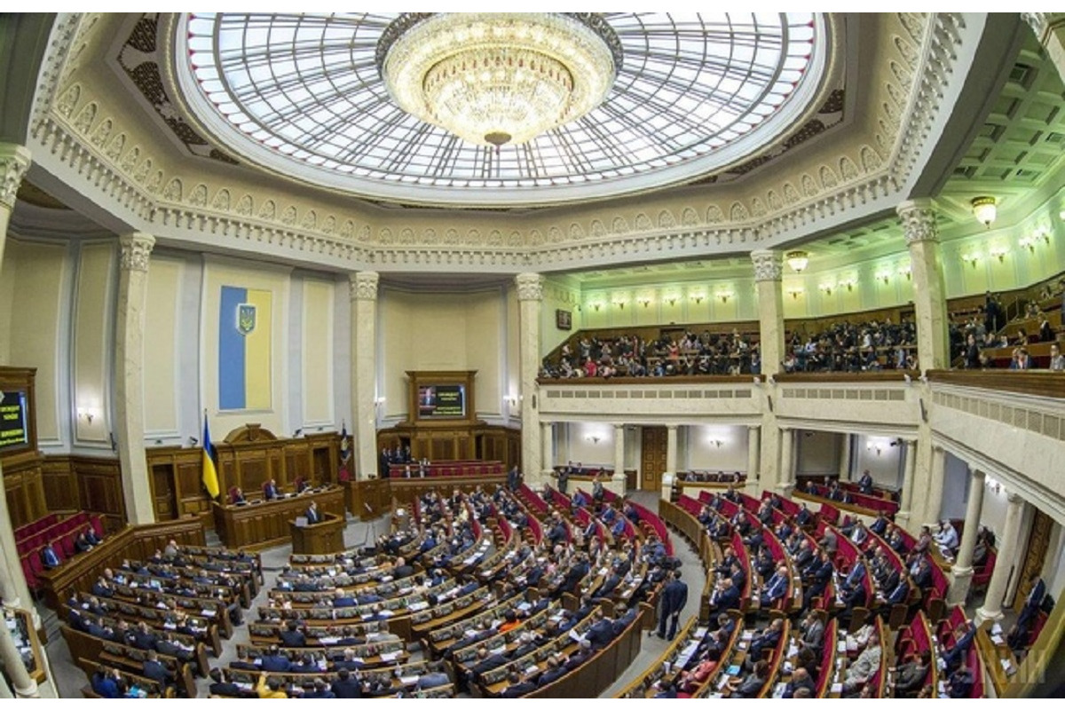 Контроль центральної влади над громадами: що не так із новим законом "слуг народу"