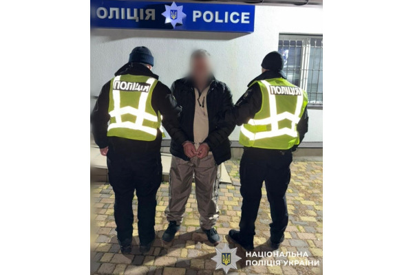На Київщині чоловік під час застілля поранив знайомого ножем — поліція повідомила про підозру