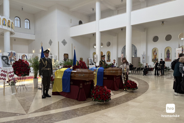У Києві відбулася церемонія прощання з провідником ОУН Андрієм Мельником і його дружиною
