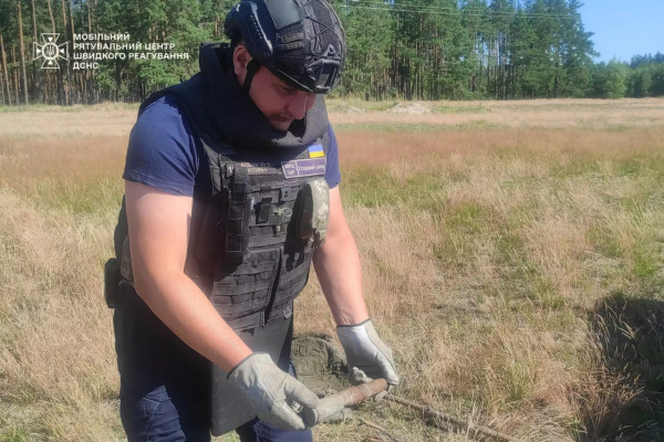 На Київщині фермер знайшов артснаряд під час об’їзду поля