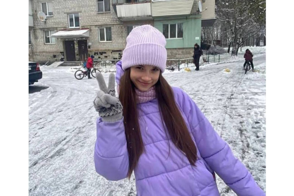 Трагедія у Бучі: 14-річна дівчина померла від ураження струмом на даху електропотяга