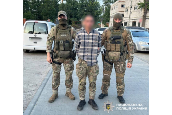 В Ірпені чоловік із гранатою пограбував магазин