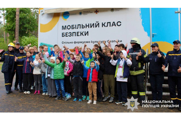 Корисно та цікаво: поліцейські Київщини завітали до дітей Броварської громади