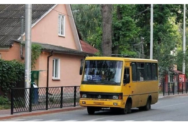 В Ірпені водій маршрутки відмовився везти матір загиблого (СКРІНШОТ)