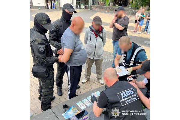 На Київщині жінка хотіла обійти закон, але стала жертвою шахрайства