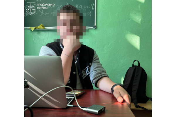 У Борисполі вчитель розбещував учнів та змушував їх зніматися у порнографічних відео