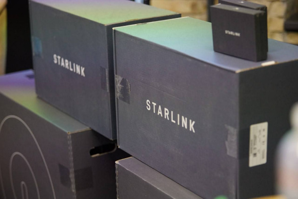 У пункти обігріву в Ірпені передали вже три станції Starlink