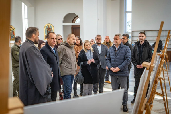 Міністр оборони Хорватії Іван Анушич відвідав Бучу та вшанував пам’ять жертв російської окупації