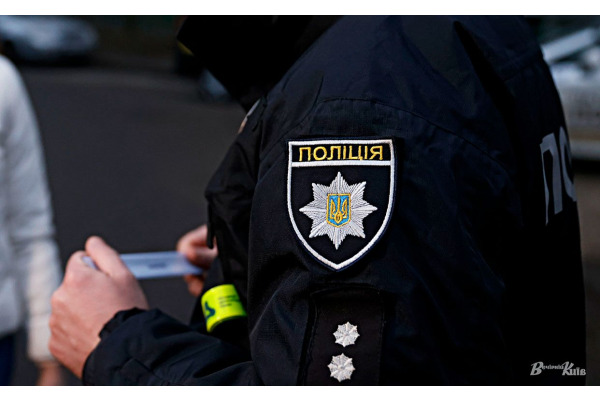 Службовиця в Обухові "нагріла руки" на купівлі службових авто: збитки майже 350 тисяч гривень