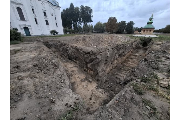 У Переяславі археологи виявили порушення та знайшли цінні артефакти на території колишнього військового містечка