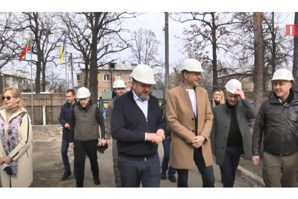 Мер столиці Литви приїхав подивитися на відбудову ірпінського дитсадка "Радість" (ВІДЕО)
