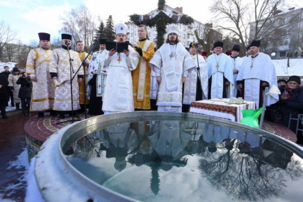 Де ірпінці зможуть освятити воду: розклад богослужінь на Водохреща