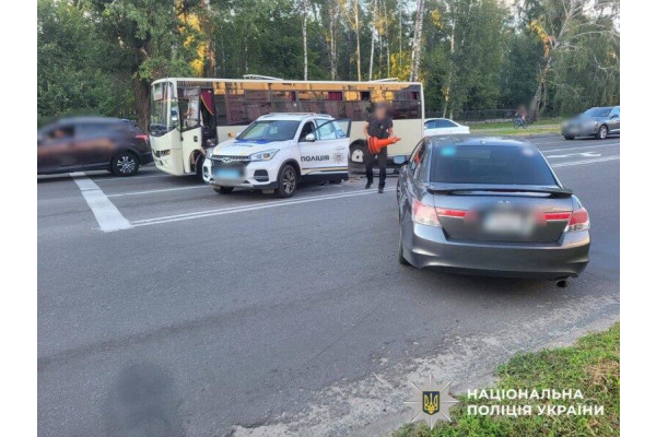 Поліція Київщини встановлює обставини ДТП за участі службового авто