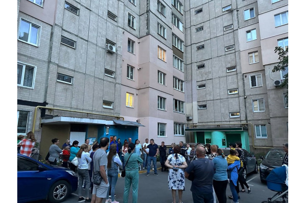 Почалася відбудова постраждалої внаслідок нападу рф багатоповерхівки Ірпеня (ФОТО)