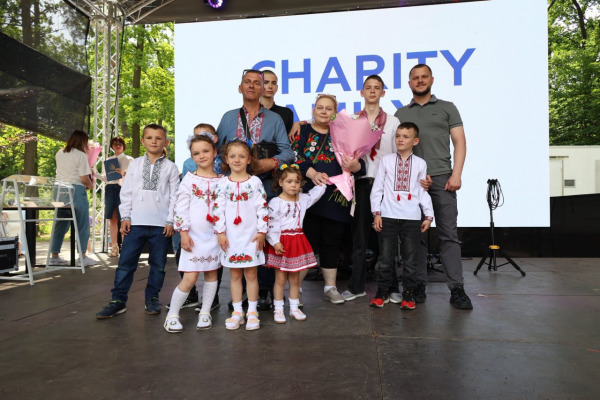 Дві родини з Білоцерківського району отримали нові авто для дитячих будинків сімейного типу