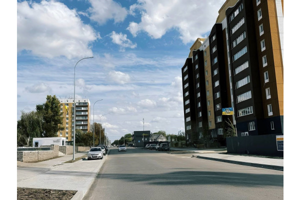 У Бородянці триває реконструкція вулиці Центральної з урахуванням енергоефективності та доступності