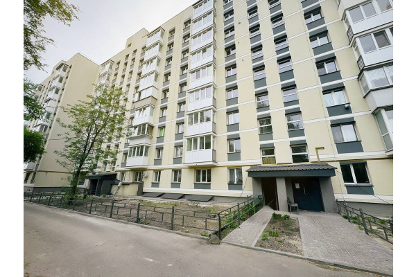 У Бучі завершують реконструкцію багатоповерхівки на вулиці Яблунській