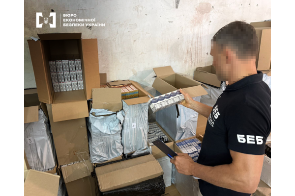 На Київщині викрито групу, що збувала контрафактні сигарети на понад 12 мільйонів гривень
