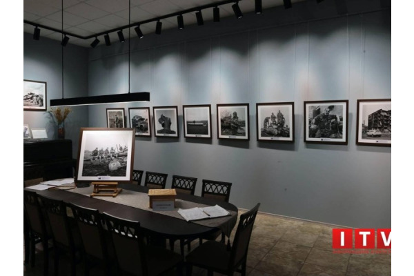 Звільнена Київщина очима фотографа: в Ірпені відкрилась виставка "Спадок агресора"