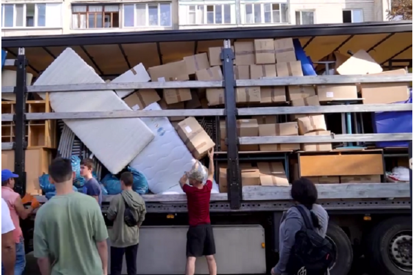 Німецькі благодійники передали допомогу для відбудованого Ірпінського ліцею №3