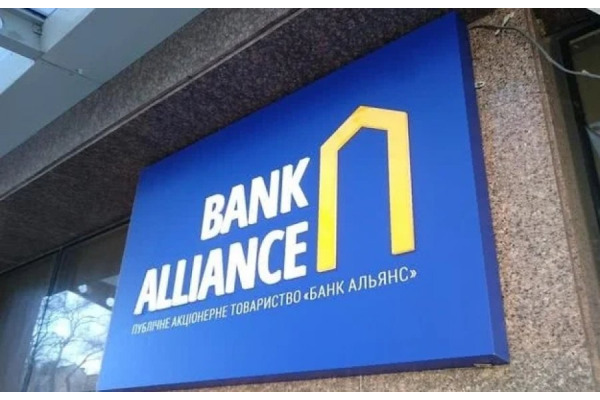 Депутат Київоблради від партії Порошенка вимагає від президента Зеленського застосувати санкції проти комерційного банку