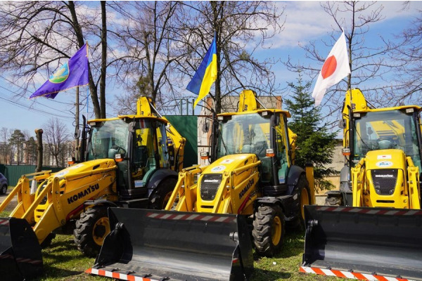 Японія передала Ірпеню техніку для проведення демонтажів у громаді (ФОТО)
