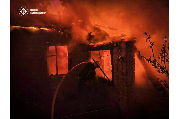 Нічна пожежа на Броварщині забрала життя жінки