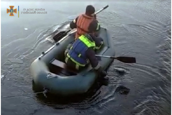 У Володарці з річки підняли тіло чоловіка