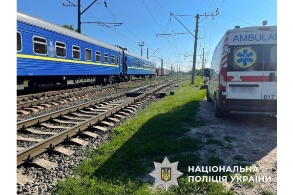 У Вишневому під колесами потяга травмувався чоловік