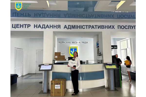 Ірпінська громада отримала пʼять ноутбуків та зарядну станцію від благодійників