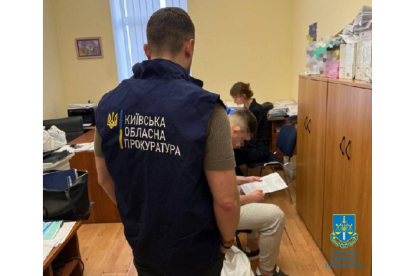 На Київщині взяли під варту чоловіка за хабар у 24 тис. доларів завідувачці лікарні