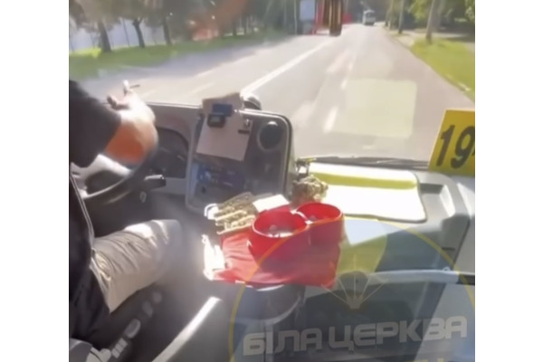 Скандал у маршрутці в Білій Церкві: водій палив під час рейсу