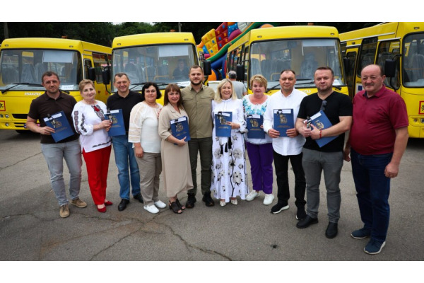 Громади Київщини отримали нові шкільні автобуси