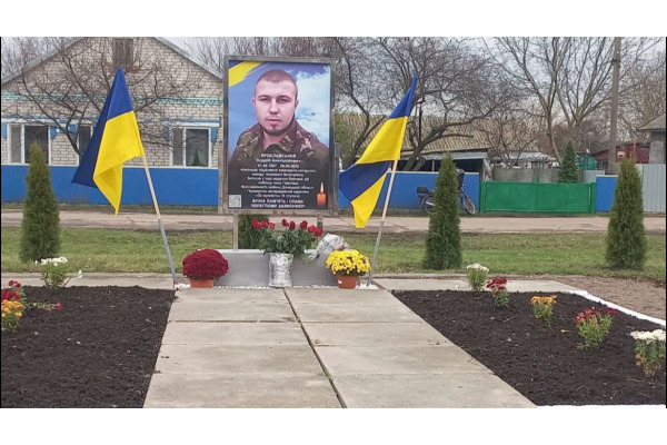 "Герої не вмирають": у Вознесенському відкрили Алею Слави на честь полеглих Захисників (ФОТО)
