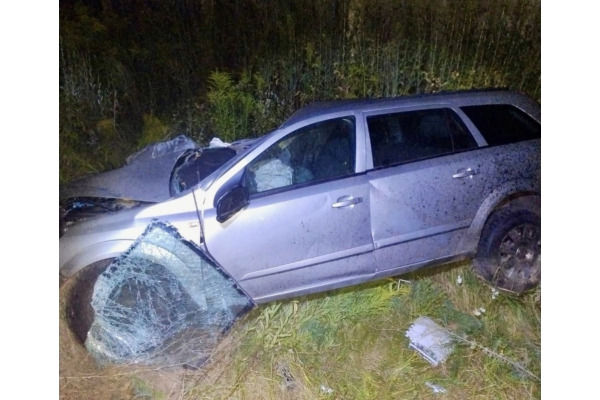 На Броварщині легковик влетів у вантажівку: водія госпіталізували
