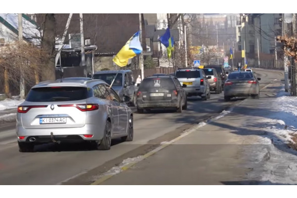 До річниці повномастшабного вторгнення в Ірпені ініціювали автопробіг місцями оборони міста (ФОТО)