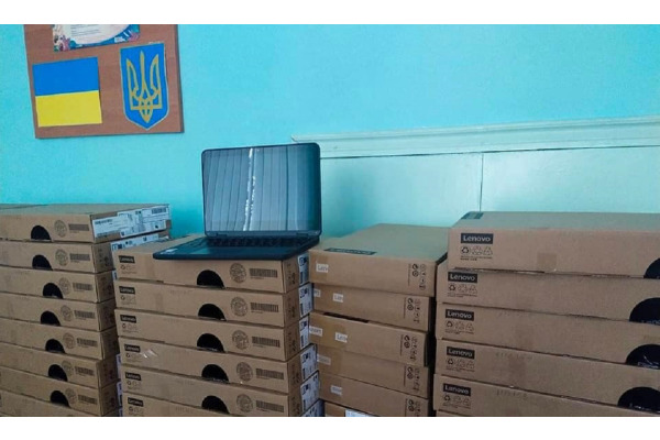 Школи Ірпінської ОТГ отримали понад 400 сучасних хромбуків (ФОТО)