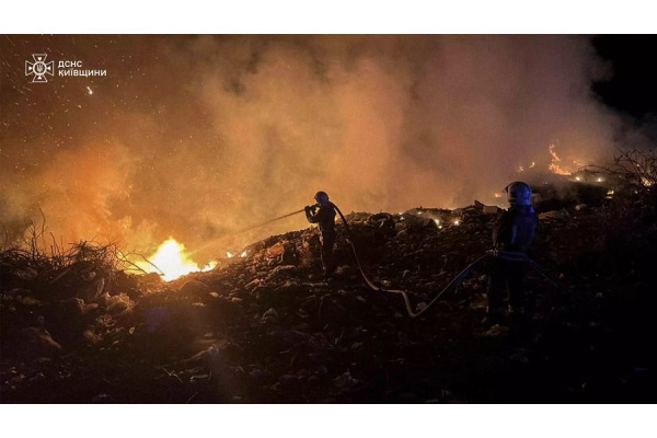 Нічна пожежа на сміттєзвалищі Таращанської громади тривала понад 9 годин
