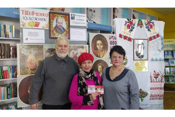 Відомий український письменник подарував свої книги Ірпінській бібліотеці (ФОТО)