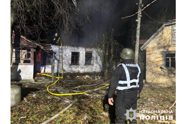 Поліція фіксує наслідки нічного обстрілу Київщини (ФОТО)