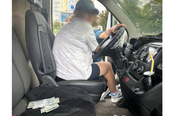 У столиці затримали мешканку Київщини, яка нелегально продавала авто для ЗСУ