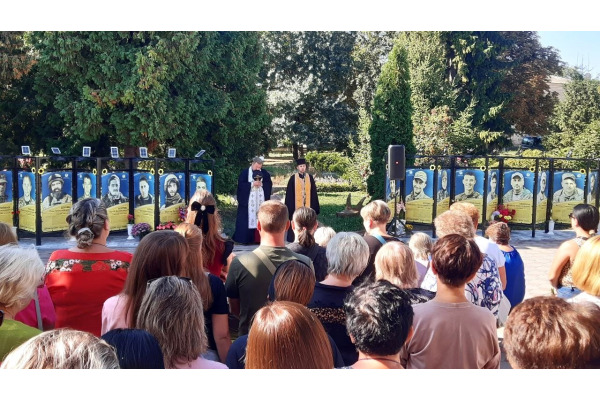 У Ржищеві вшанували захисників, встановивши нові стели на Алеї Пам’яті Героїв