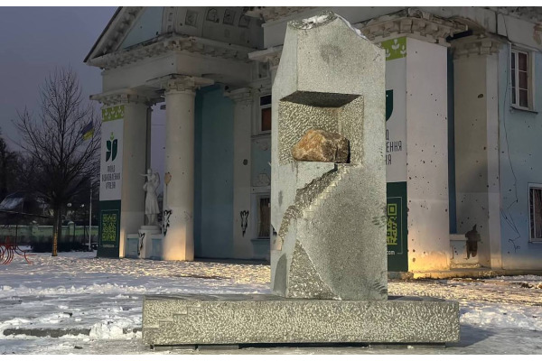 В Ірпінь привезли скульптуру японського митця Йошио Ягі