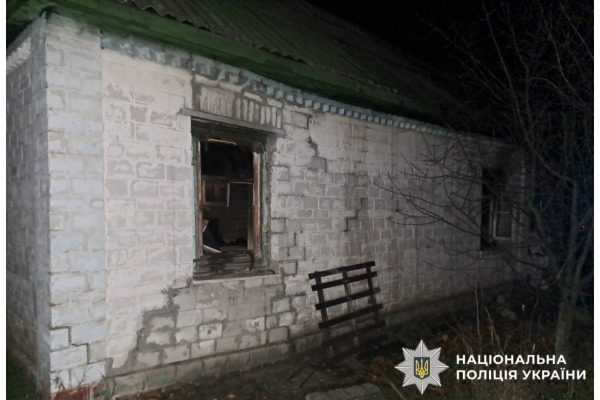 Поліція Київщини розслідує обставини пожежі, в якій загинула жінка